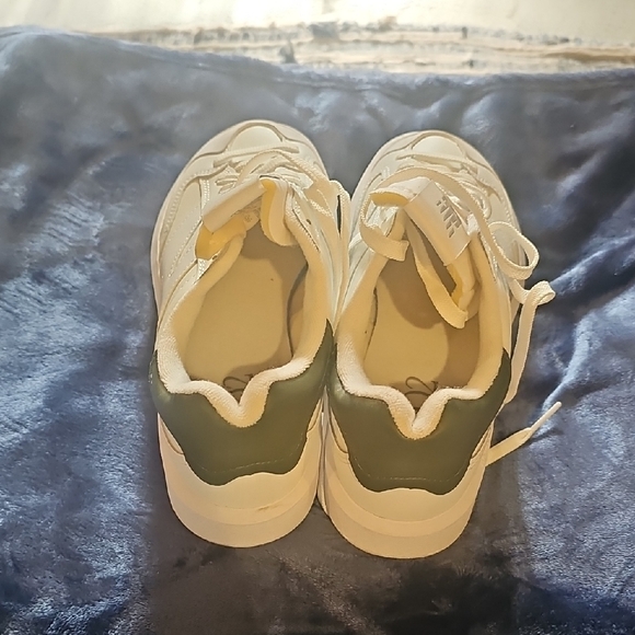 New Balance Women's White Athletic Shoes - Picture 5 of 7